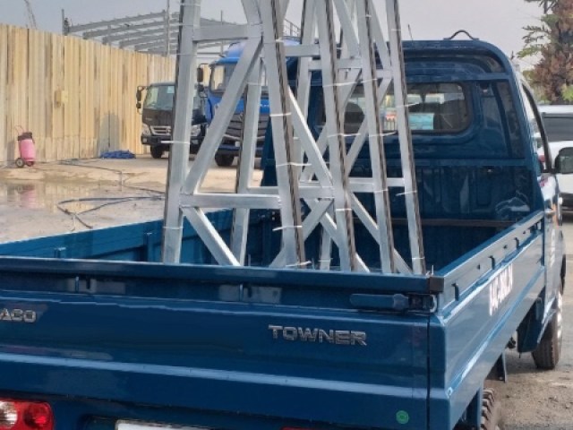 Xe tải thùng chở kính 990kg