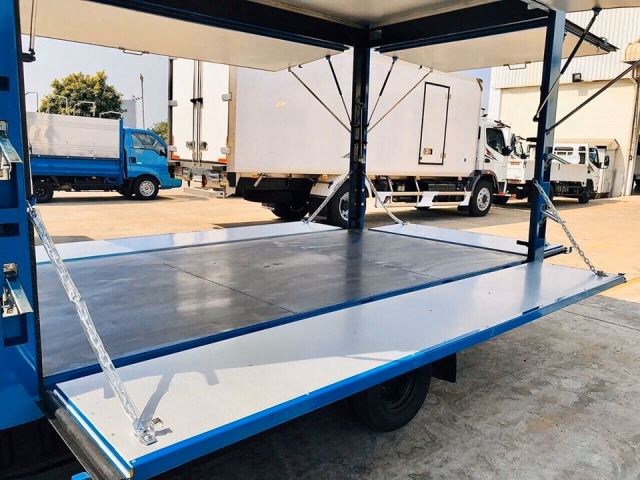 Xe tải Kia K200 thùng cánh dơi (bán hàng lưu động)