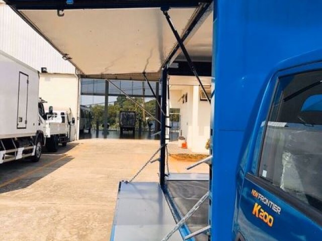 Xe tải Kia K200 thùng cánh dơi (bán hàng lưu động)