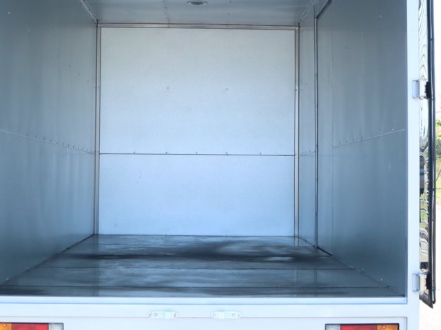 Mitsubishi Fuso Canter thùng kín