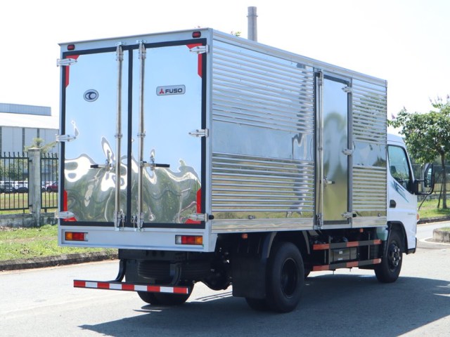 Mitsubishi Fuso Canter thùng kín