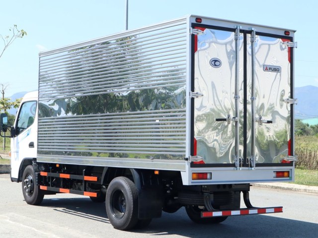 Mitsubishi Fuso Canter thùng kín