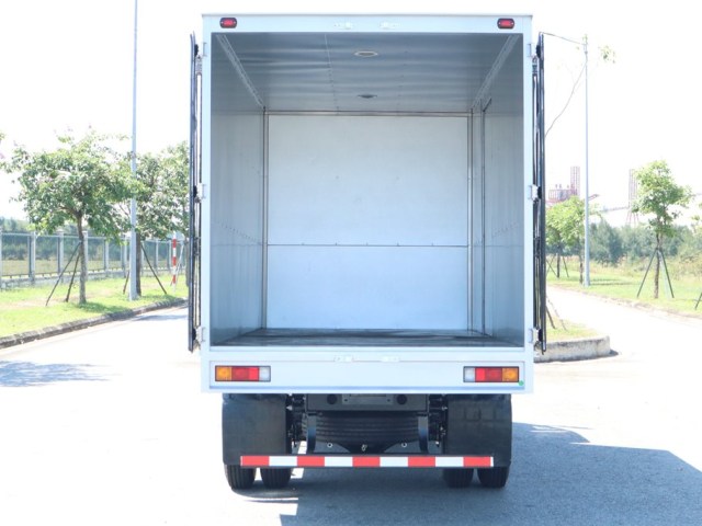 Mitsubishi Fuso Canter thùng kín