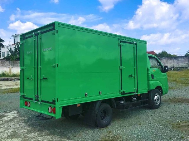 Xe tải 2T5 - KIA K250 thùng kín tôn đen