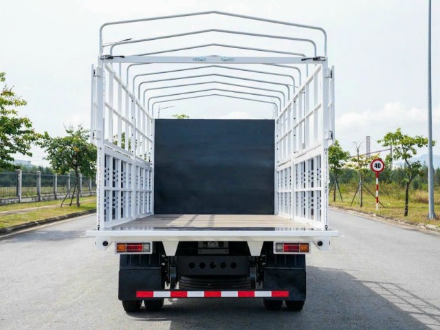 Xe tải thùng mui bạt 3.5 tấn Mitsubishi Fuso Canter TF7.5 Euro 5