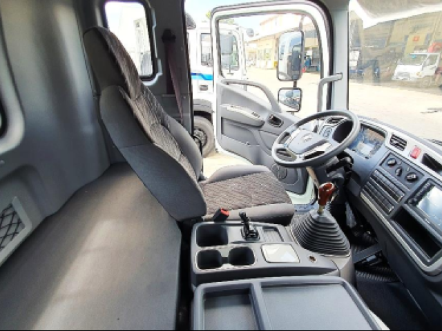 Xe nâng đầu 3 chân Auman C240