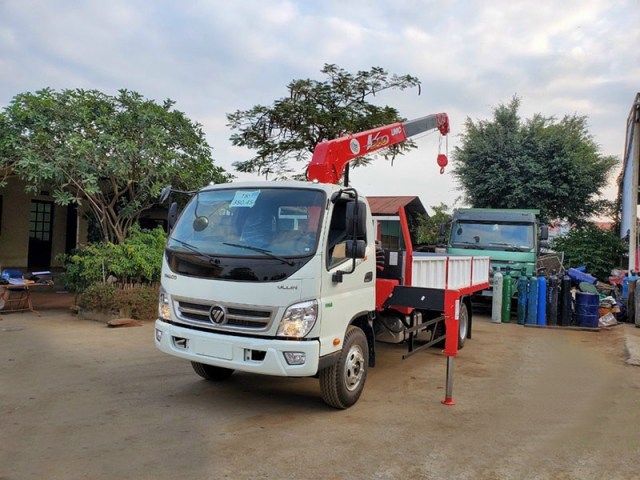 Thaco Ollin 120 gắn cẩu