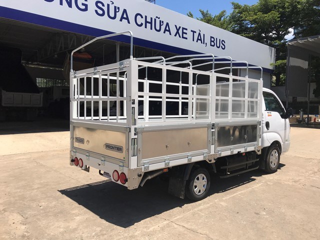 Xe tải 1,9 tấn Kia K200 1T9 thùng mui bạt 5 bửng viền nhôm