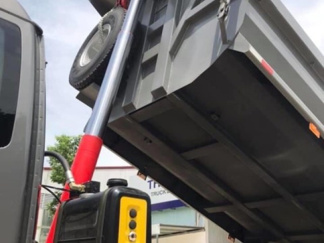 Xe ben 4 chân Auman D300 17 tấn 4 khối