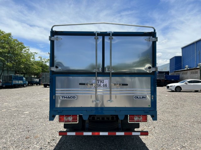 xe-tai-3t5-thaco-3tan5-ollin-s700-thung-mui-bat-xanh_3-1652076415