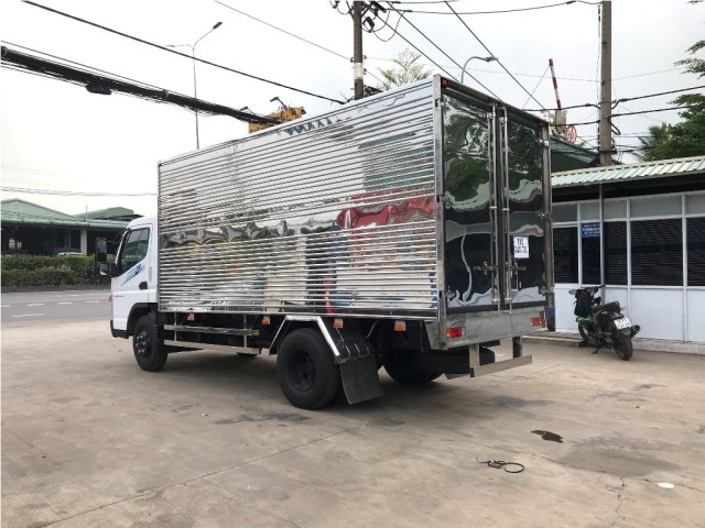 Xe tải 5 tấn thùng kín dài 4,4 mét - Mitsubishi Fuso Canter TF8.5