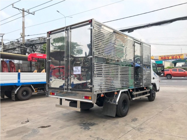 Xe tải 5 tấn thùng kín dài 4,4 mét - Mitsubishi Fuso Canter TF8.5