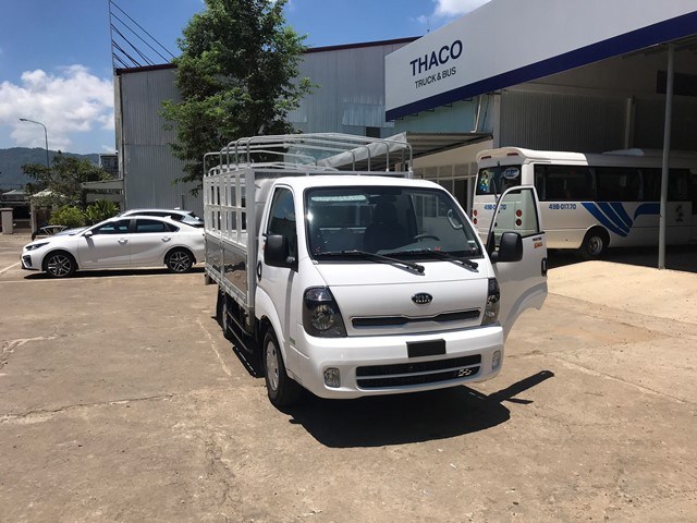 Xe tải 1,9 tấn Kia K200 1T9 thùng mui bạt 5 bửng viền nhôm