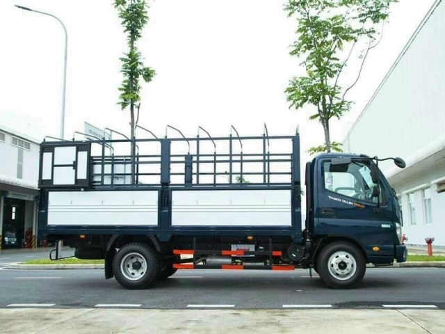 xe tai 3t5 thaco 3.5 tan ollin 700 thung mui bat