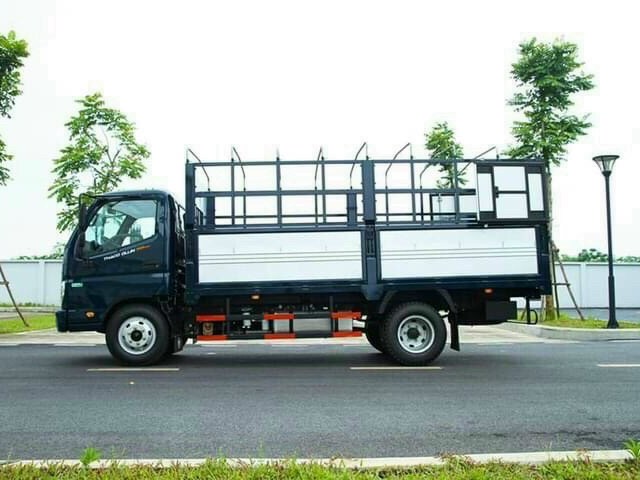 xe tai 3t5 thaco 3.5 tan ollin 700 thung mui bat
