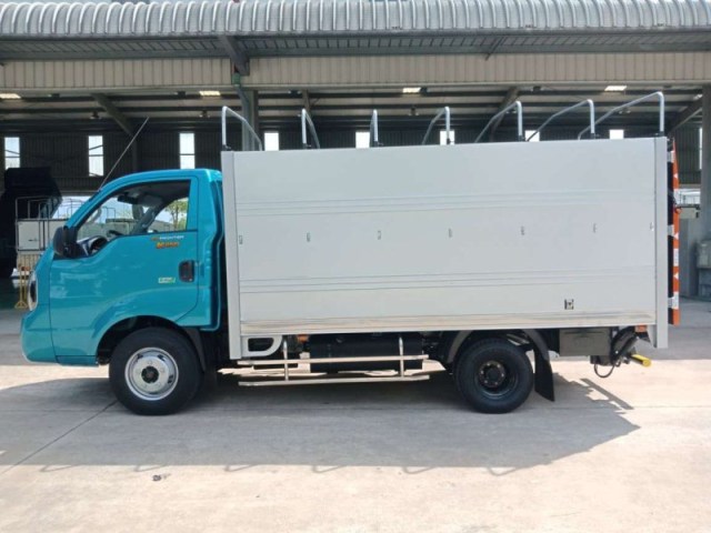 Xe tải Kia k250 2.5 tấn gắn bửng nâng hạ