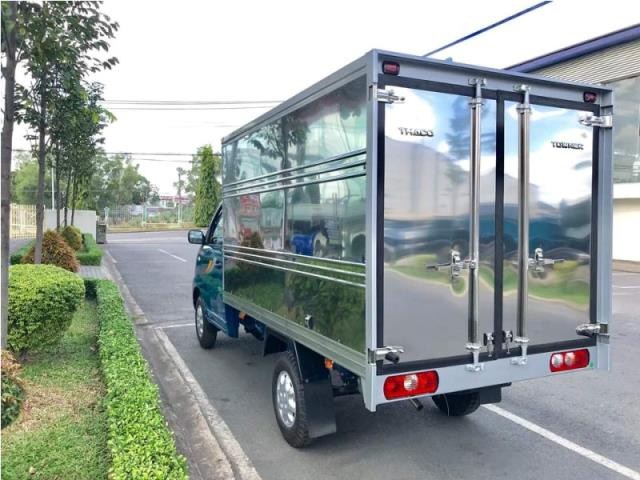Xe tải thùng kín inox 1 tấn chở hàng hải sản