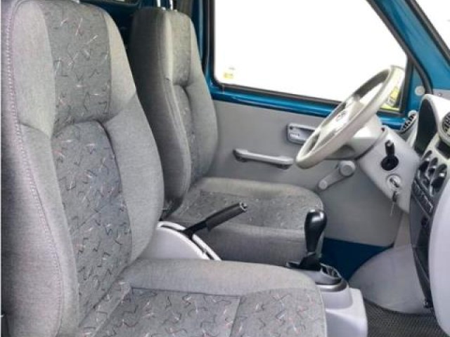 Xe tải thùng kín inox 1 tấn chở hàng hải sản