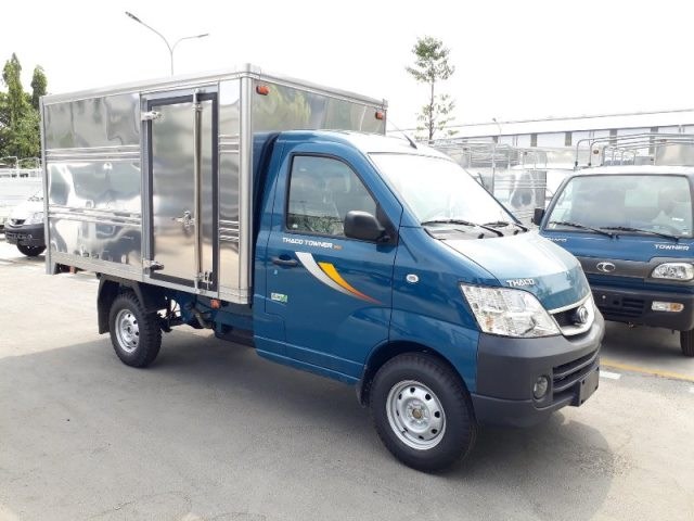 Xe tải thùng kín inox 1 tấn chở hàng hải sản