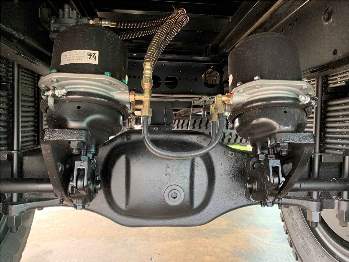 xe-tai-2-cau-6t8-thung-6m7-Thaco-forland-fd150-4wd_1.jpg