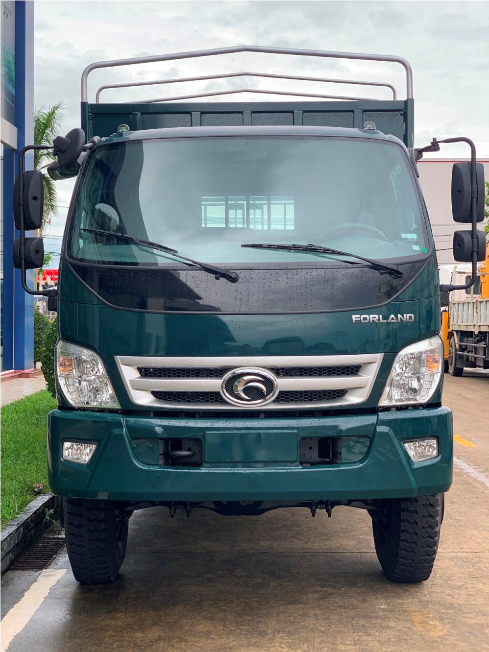 xe-tai-2-cau-6t8-thung-6m7-Thaco-forland-fd150-4wd_6.jpg