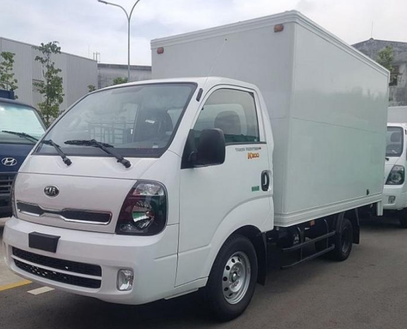 xe-tai-kia-k200-thung-kin-tai-trong-1t9-ton-den.jpg
